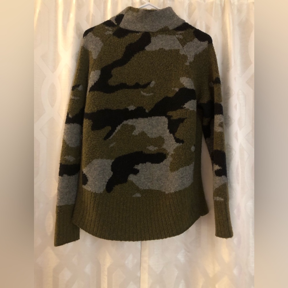 Nordstrom Size Medium Women’s Fleece Mock Neck Camo Sweater - Picture 9 of 11